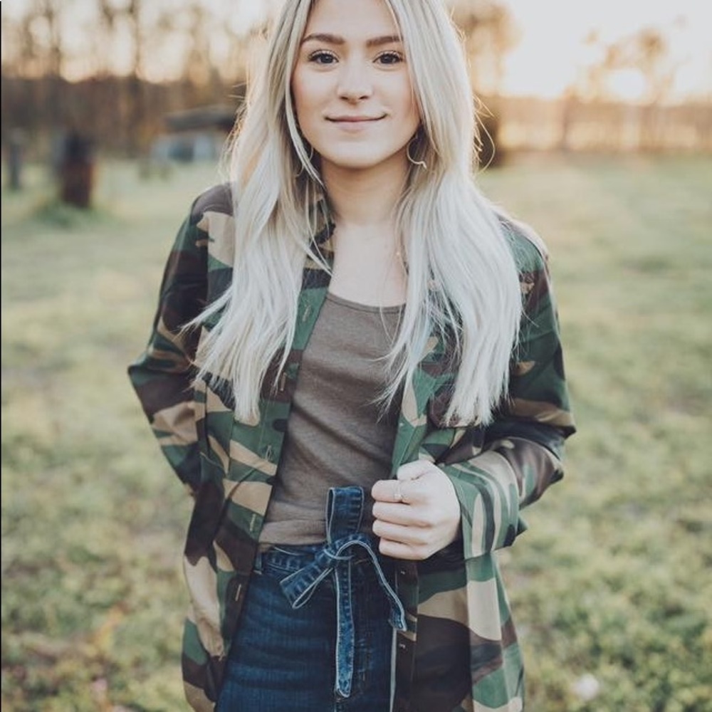 SILKY CAMO BUTTON DOWN • BOUTIQUE